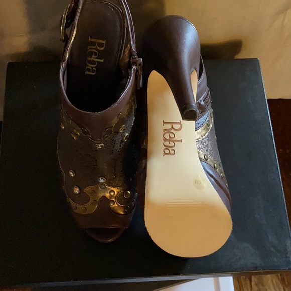 Reba booties - Picture 2 of 2